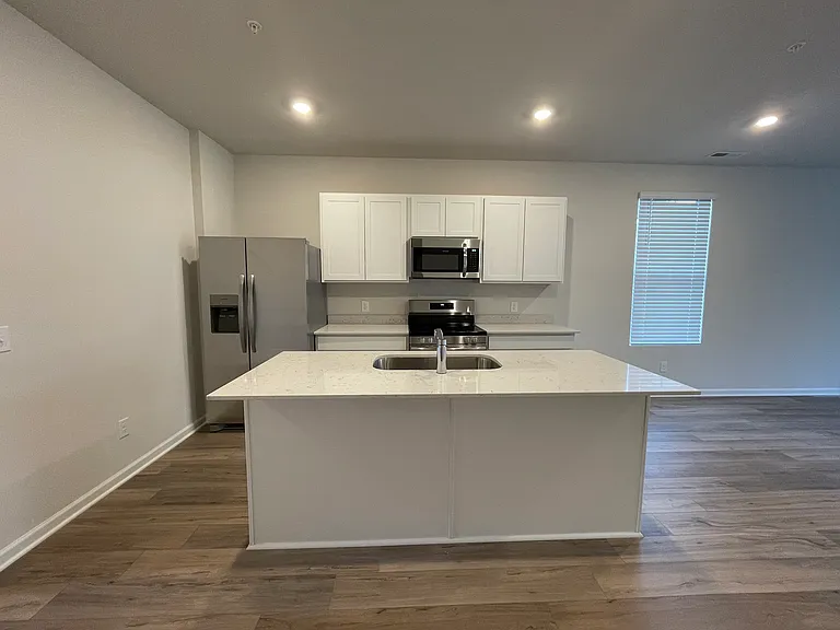 558 Trinity Way — Photo 7
