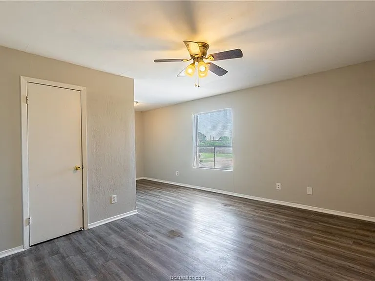 2706 Evergreen Cir #C — Photo 3