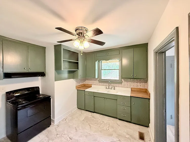 555 King Ave — Photo 11