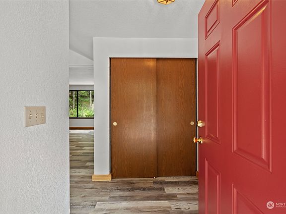 3rd image of 310 N Mount Washington Dr