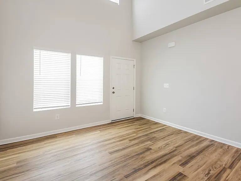 7271 Bellacroft Dr — Photo 7