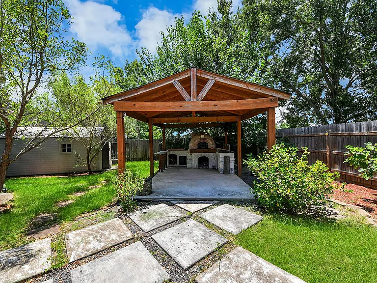 20510 Pioneer Bend Ct — Photo 40