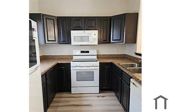 Building Photo - 1337 W Arizona Ave #1337