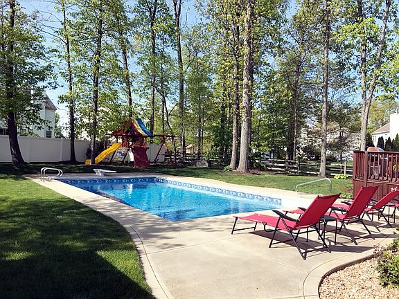 3rd image of 1317 Dover Dr