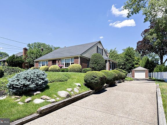 3rd image of 957 Mercer Dr