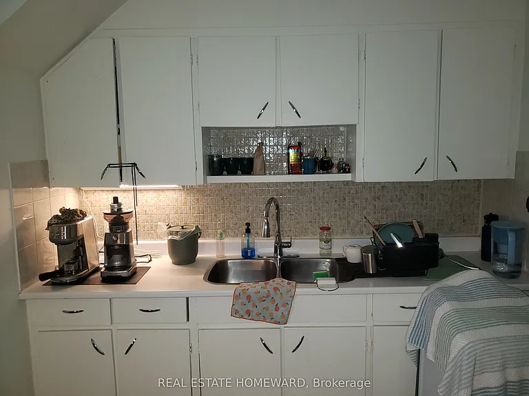 435 Parkside Dr #4 — Photo 8