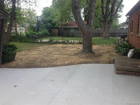 3rd image of 24211 Kenosha Ave