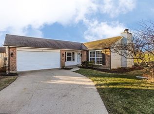 4 Sieverwood Ct, Streamwood, IL 60107