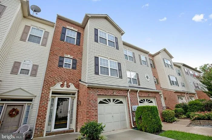 346 Cambridge Pl — Photo 1