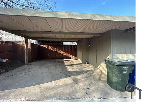 2034 Clubridge Dr — Photo 2