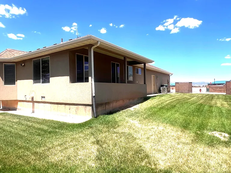 320 S 1125th Way W — Photo 3