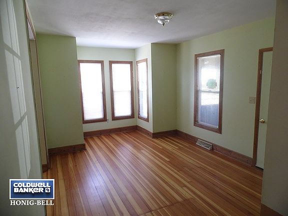 3rd image of 32388 White St