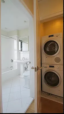 Rented by Manhattan Realty Group | media 5