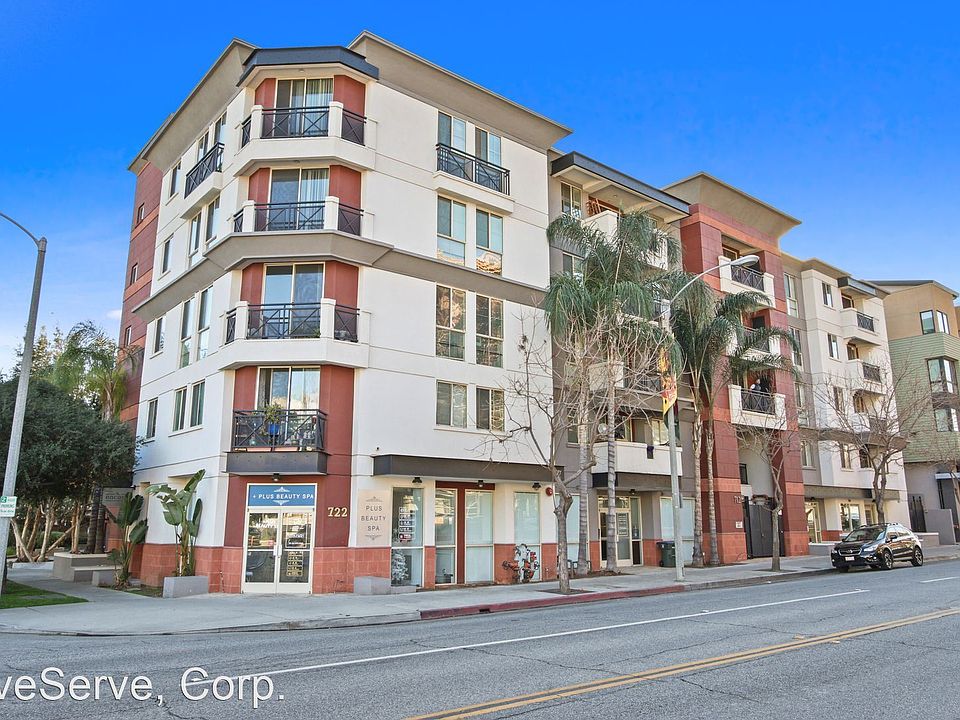 2nd image of 712 E Walnut St APT 403
