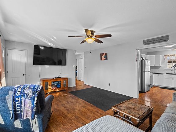 4th image of 226 Cardin Rd