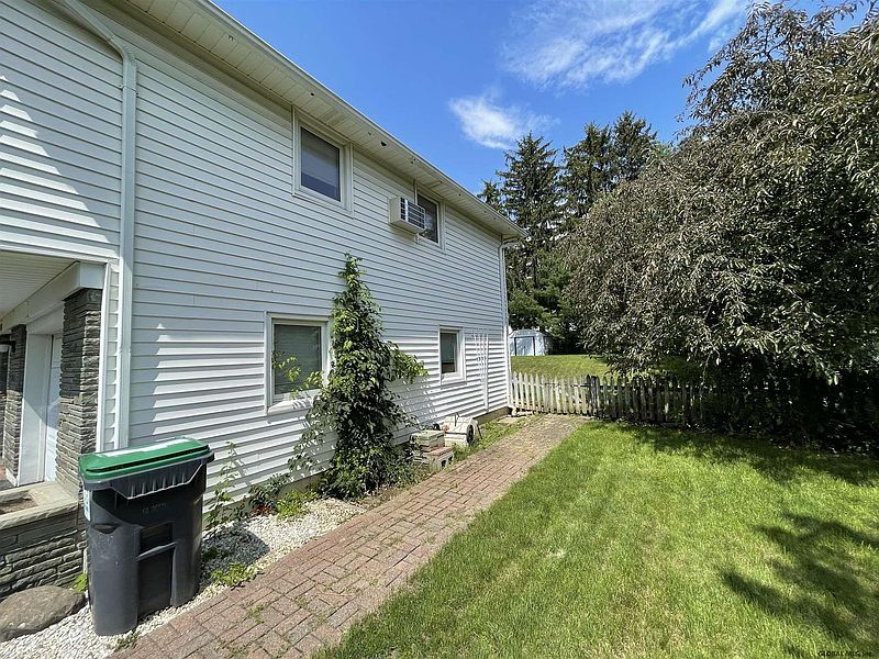 4th image of 181 UPPER VAN DYKE Avenue