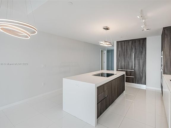 3rd image of 851 NE 1st Ave #3911
