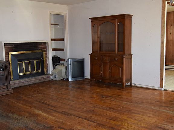 2nd image of 214 S 184th St