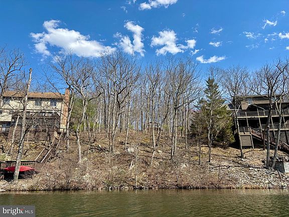 2nd image of 1065 Lakeview Dr