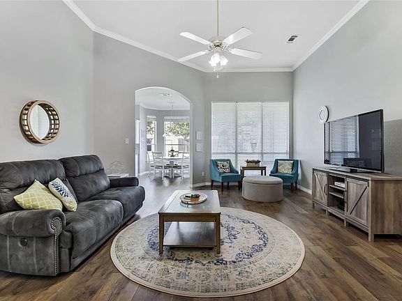 3rd image of 5025 Roundtree Ct