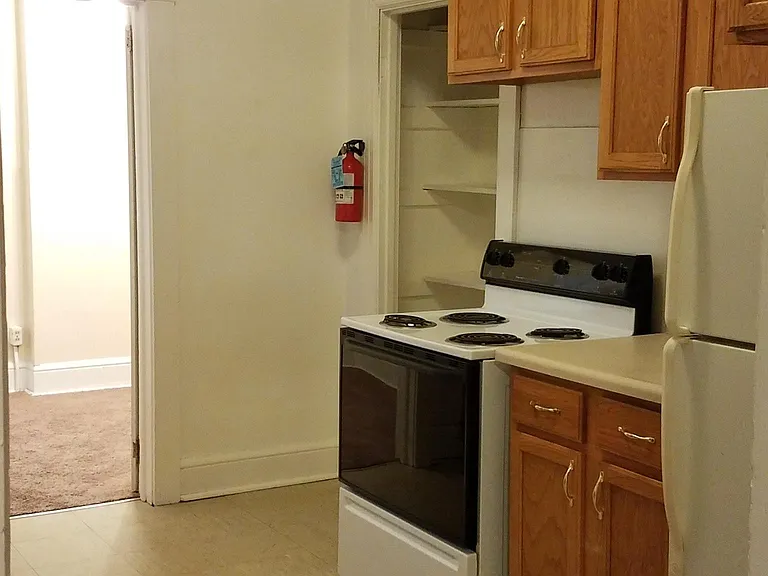 1403 W 13th St #2 — Photo 5