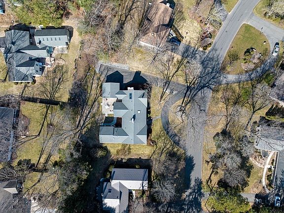 3rd image of 54 Primrose Dr