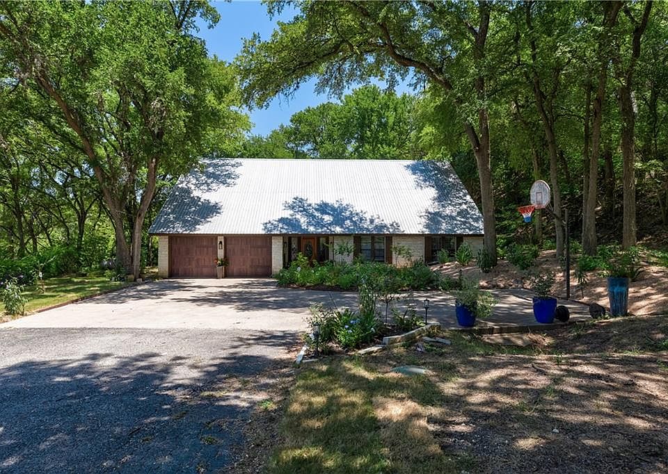1st image of 512 River Oaks Dr