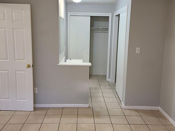 5th image of 561 Geneva St