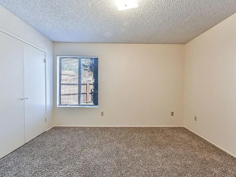 1021 W Perdew Ave — Photo 22