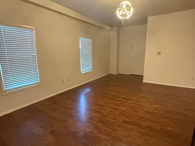 313 N Market St — Photo 5