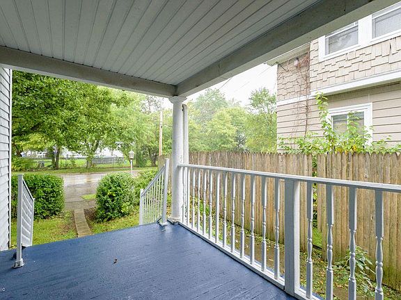 5th image of 135 Burr Oak St