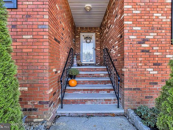 3rd image of 328 E Cape May Ave