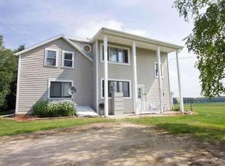 2960 Arrowhead Ln, Saukville, WI 53080