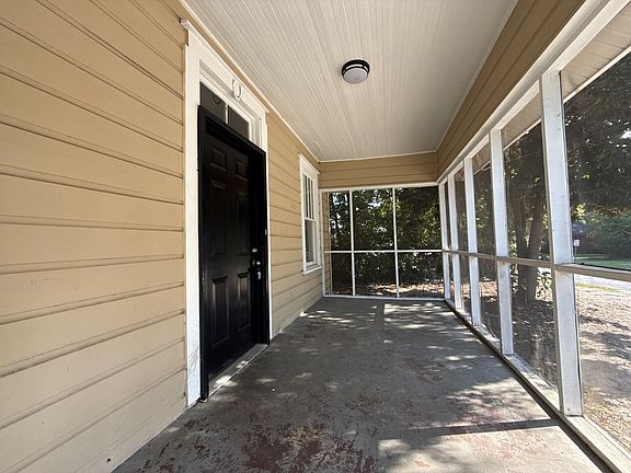 3rd image of 953 Henry Ave