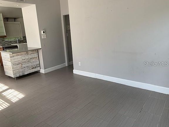 5th image of 2940 Parkland Dr