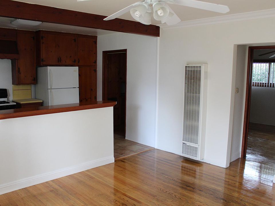 1st image of 11617 Moorpark St