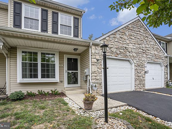 2nd image of 1231 Meadowview Cir