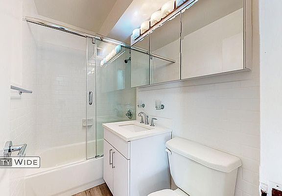 4th image of 165 E 35th St APT 5G