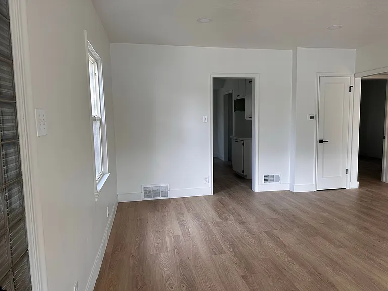 1433 E 2700 S — Photo 17