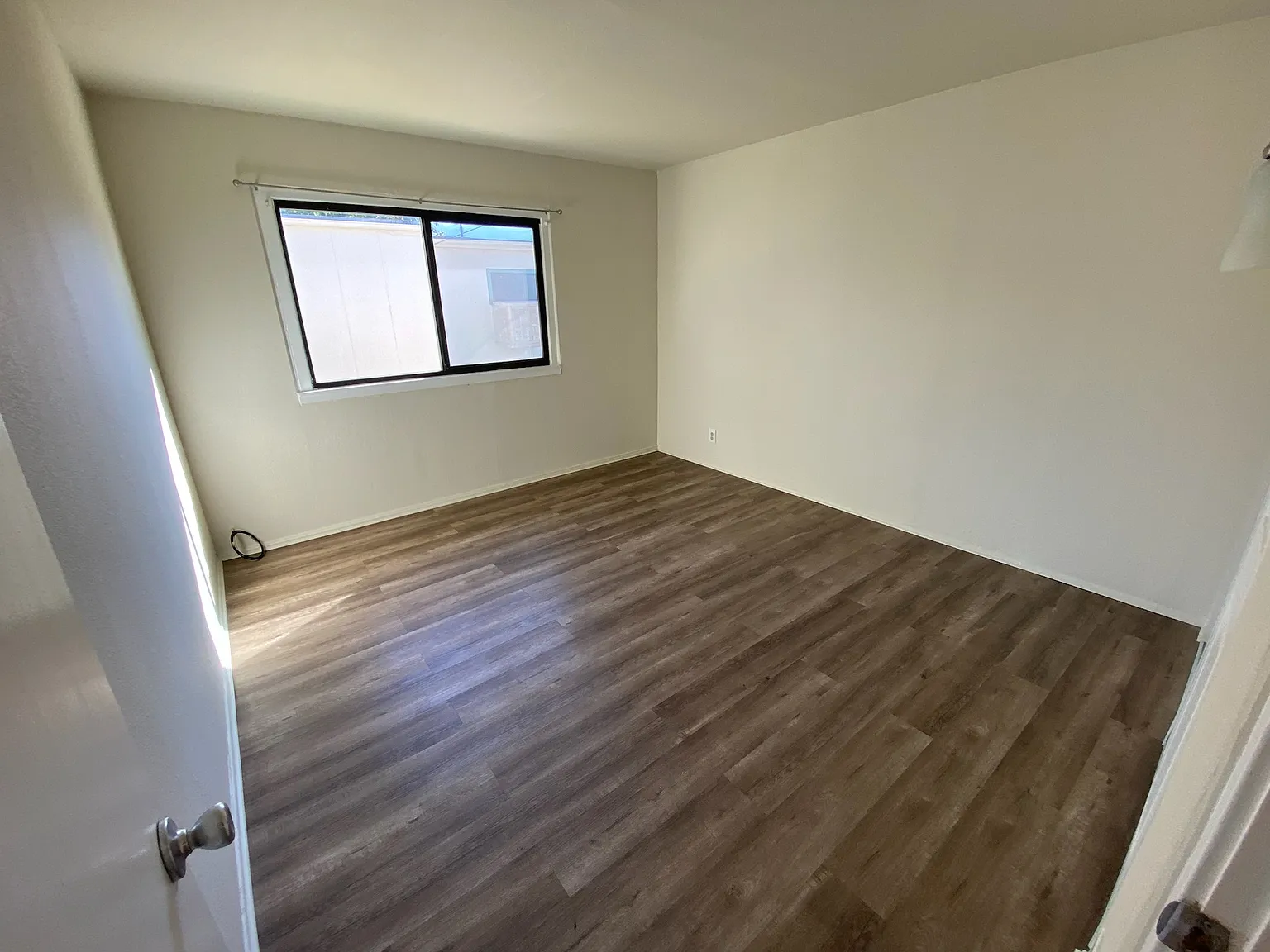 2 bed, 1075 sqft, $2,100 — Photo 3