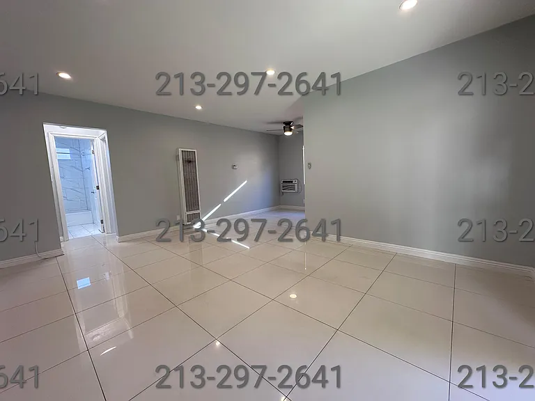 1241 Tamarind Ave #1 — Photo 3
