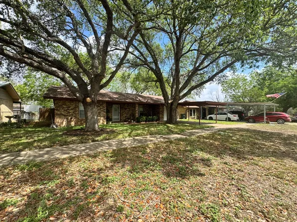 807 W 10th St, Yorktown, TX 78164