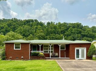 637 State Route 1107, Van Lear, KY 41265