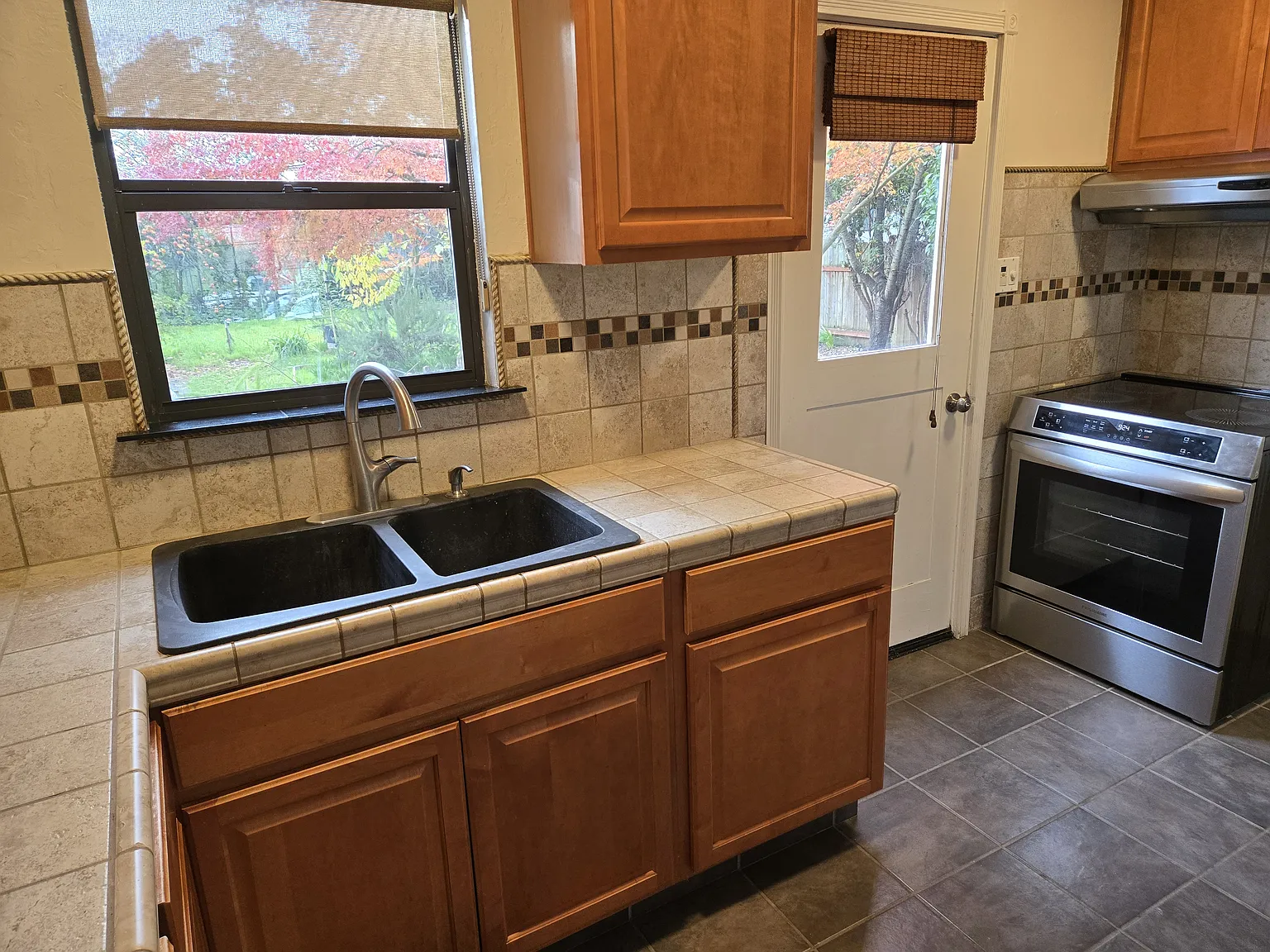 2 bed, 998 sqft, $2,900 — Photo 2