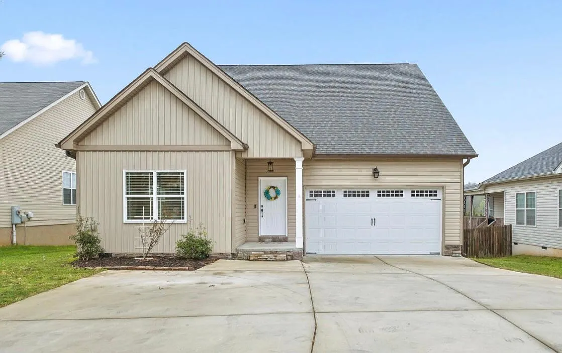 3 bed, 2.5 bath, 1800 sqft, $2,200 — Photo 1