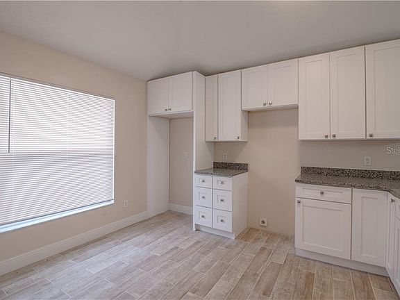 5th image of 2655 Chatham Cir
