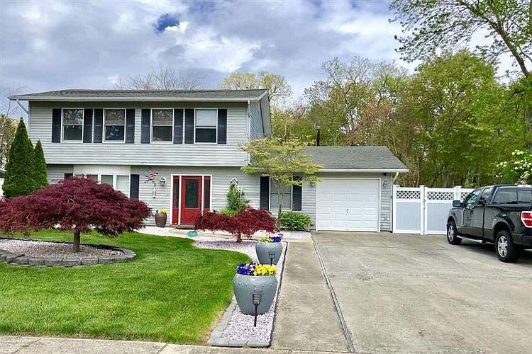 1st image of 120 Briscoe Dr