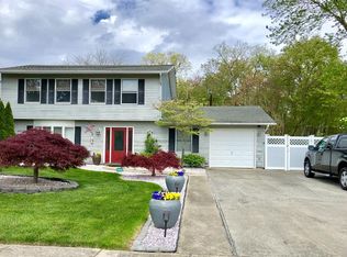 120 Briscoe Dr, Toms River, NJ 08753
