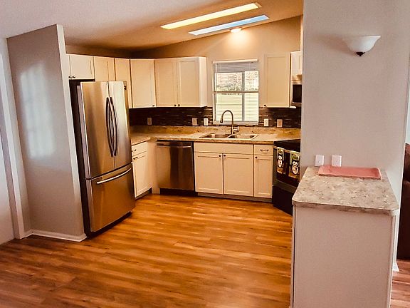 4th image of 1709 Lauren Ln