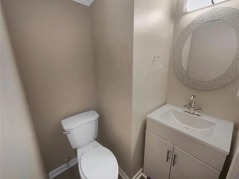 688 Stratford Grn — Photo 10